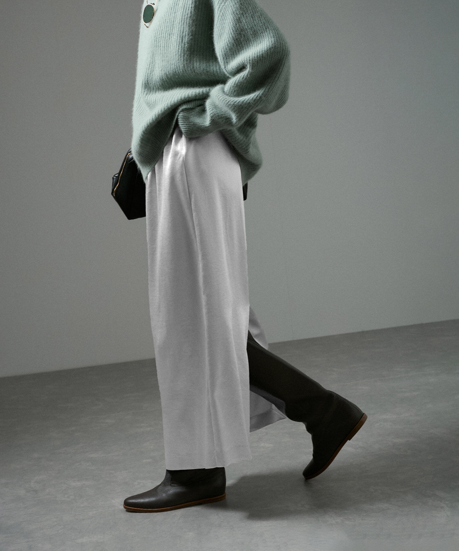 SALON adam et rope'「【追加・サイズ展開あり】シャイニーナロースカート2【洗える】」|スカート|シルバー(93)