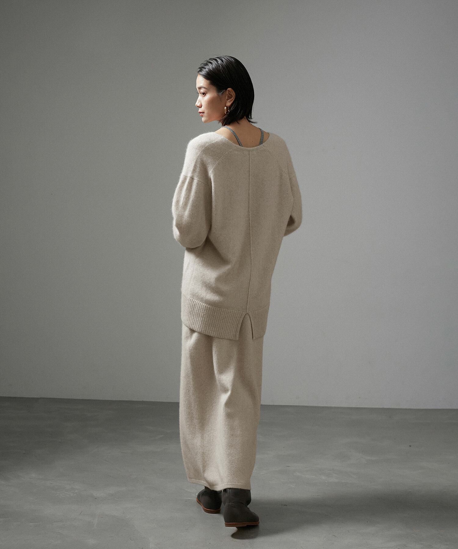 SALON adam et rope'「【セットアップ対応】FOX WOOLラメニットディープVネックプルオーバー」|ニット・セーター|