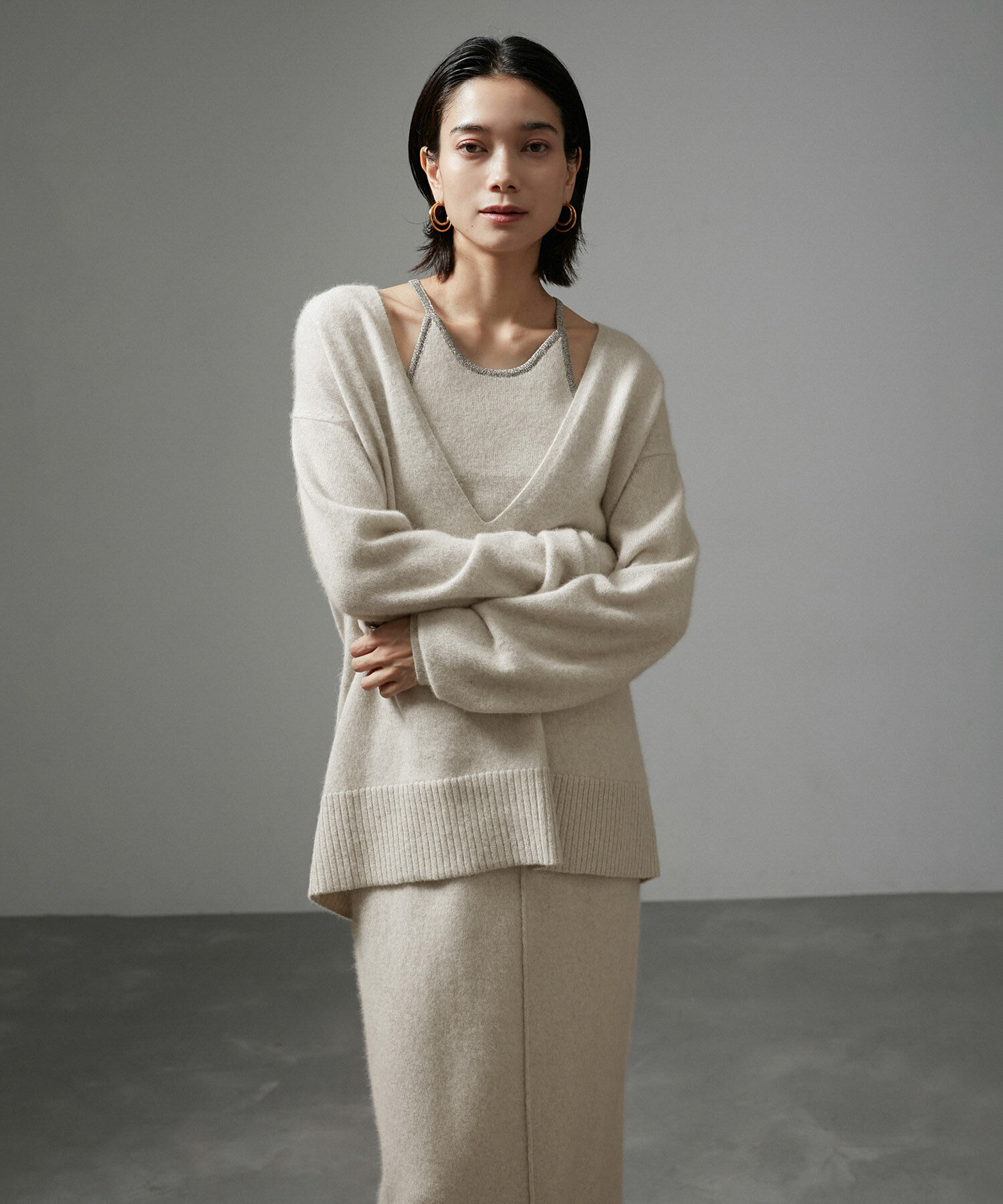 SALON adam et rope'「【セットアップ対応】FOX WOOLラメニットディープVネックプルオーバー」|ニット・セーター|