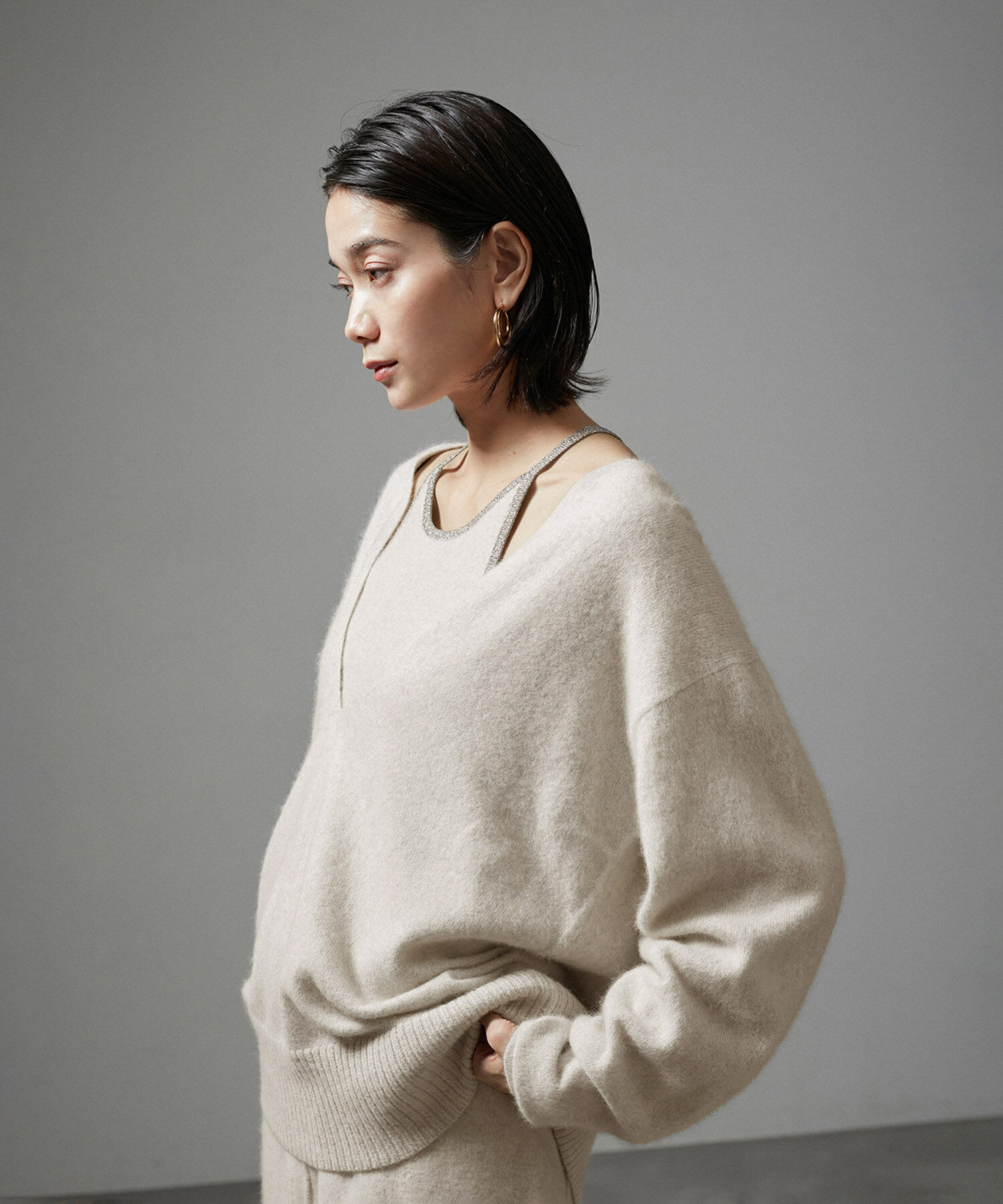 SALON adam et rope'「【セットアップ対応】FOX WOOLラメニットディープVネックプルオーバー」|ニット・セーター|