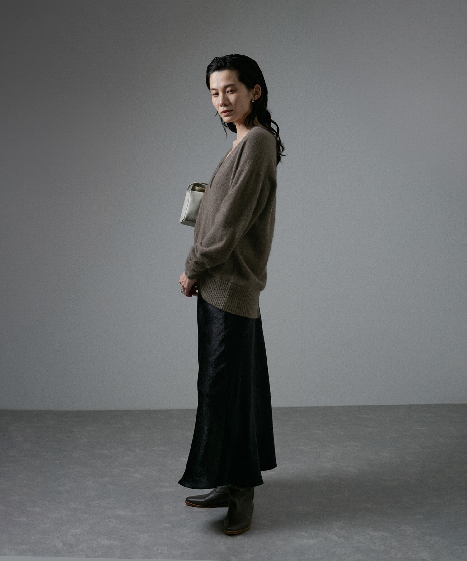 SALON adam et rope'「【セットアップ対応】FOX WOOLラメニットディープVネックプルオーバー」|ニット・セーター|