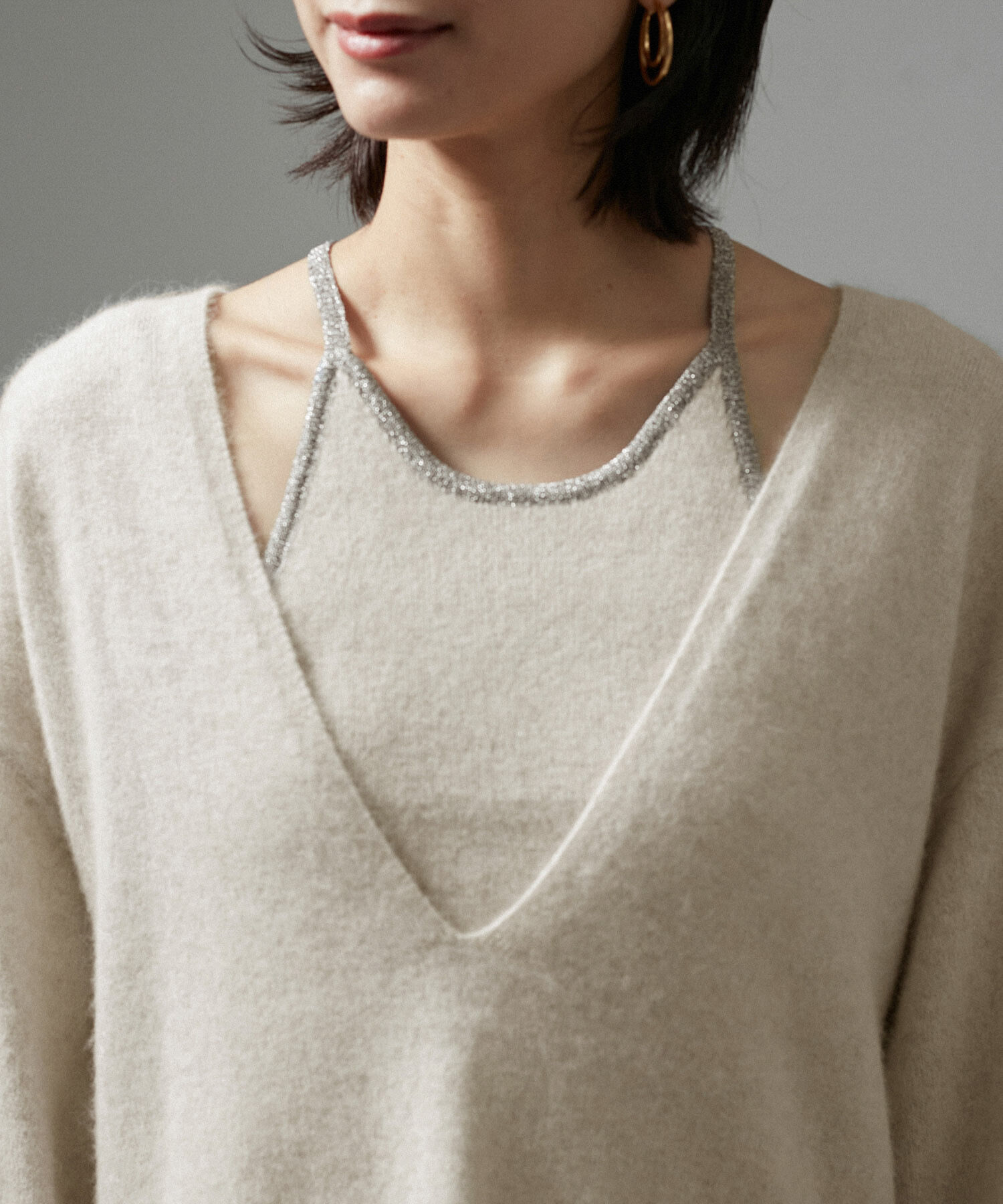 SALON adam et rope'「【セットアップ対応】FOX WOOLラメニットディープVネックプルオーバー」|ニット・セーター|