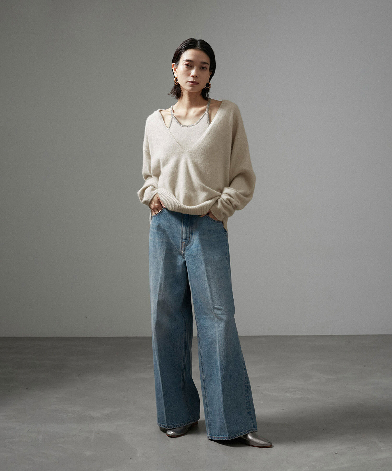 SALON adam et rope'「【セットアップ対応】FOX WOOLラメニットディープVネックプルオーバー」|ニット・セーター|