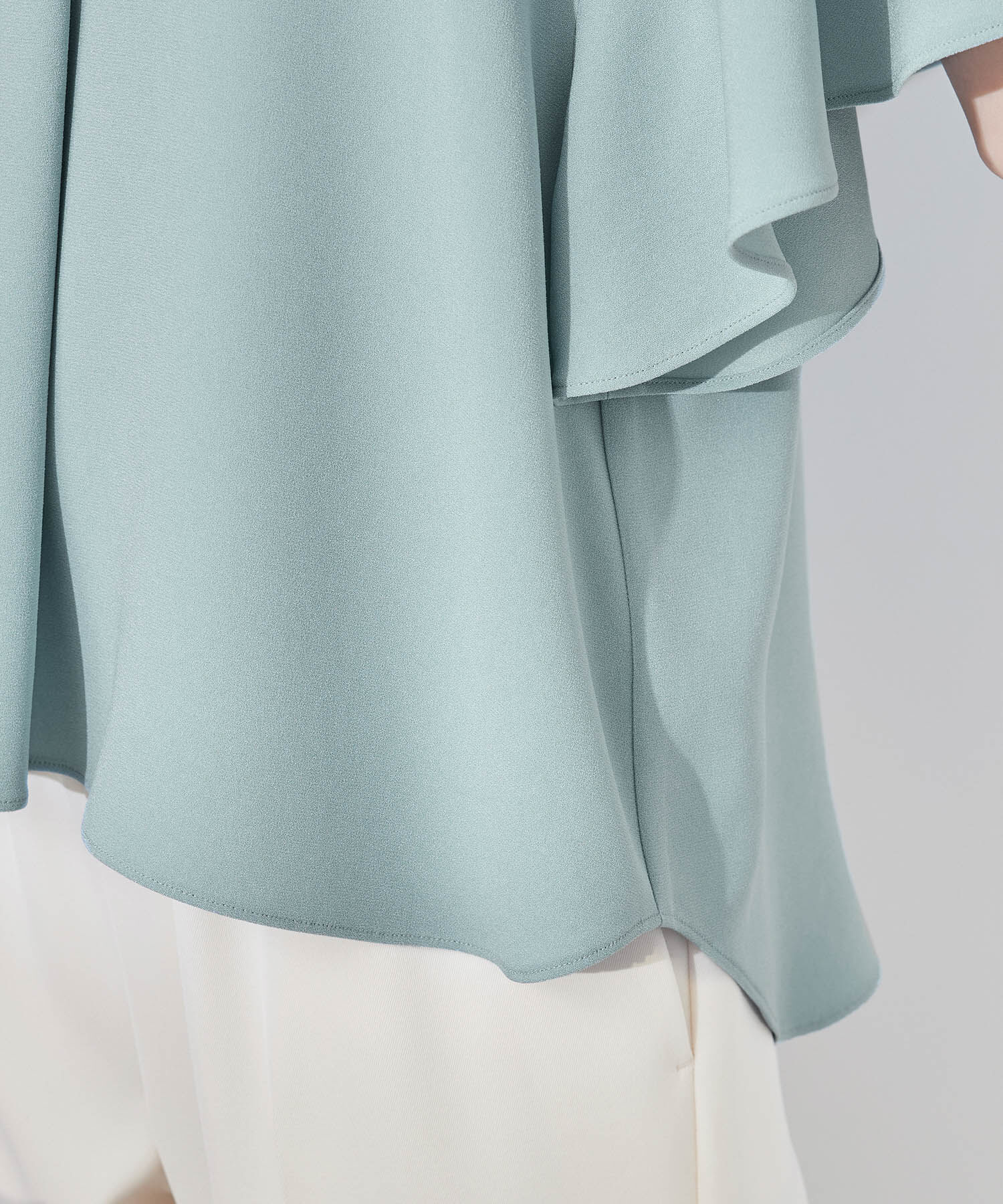 ROPE「【洗える】バックサテンジョーゼットラッフルスリーブブラウス」|シャツ・ブラウス|