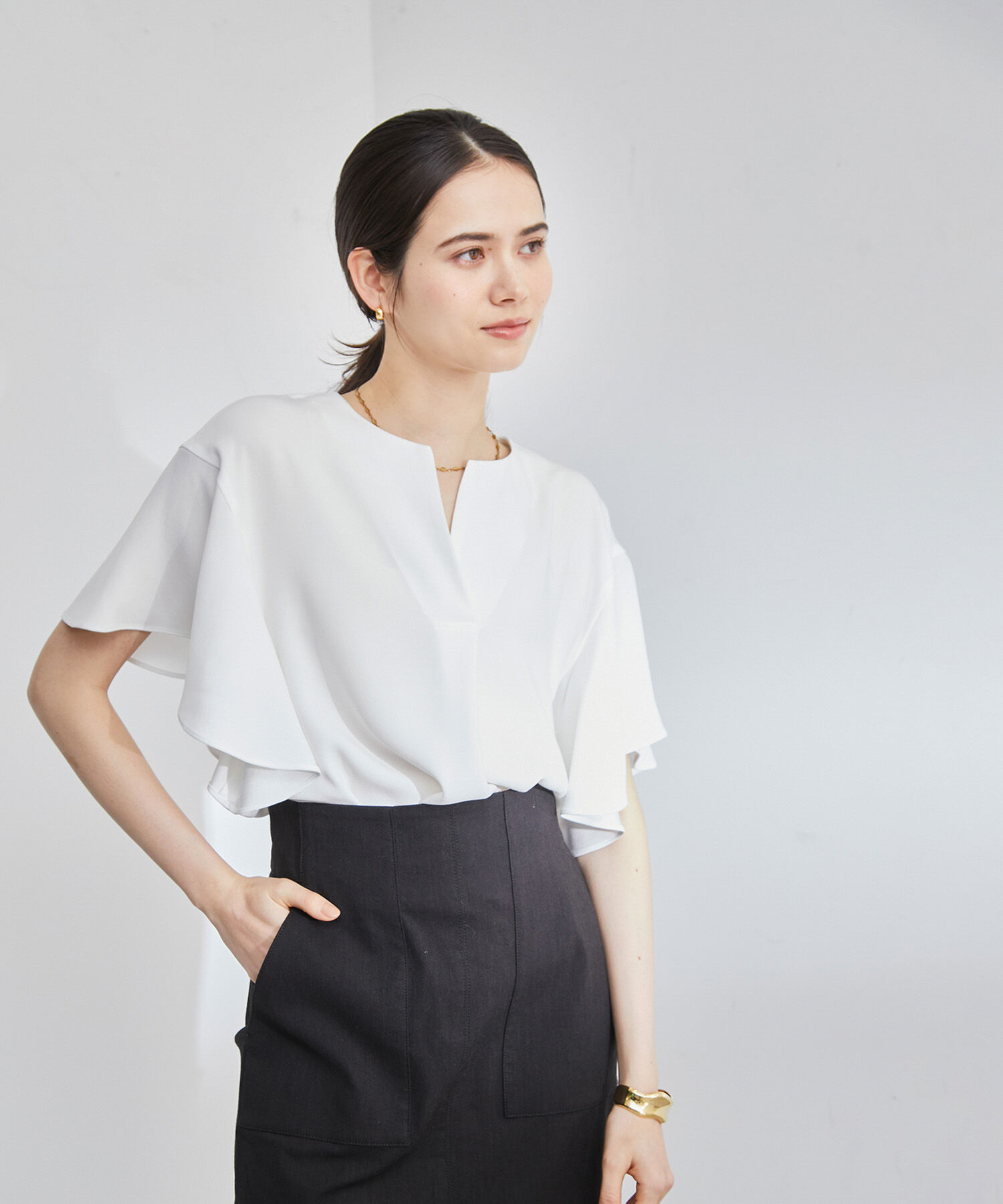 ROPE「【洗える】バックサテンジョーゼットラッフルスリーブブラウス」|シャツ・ブラウス|