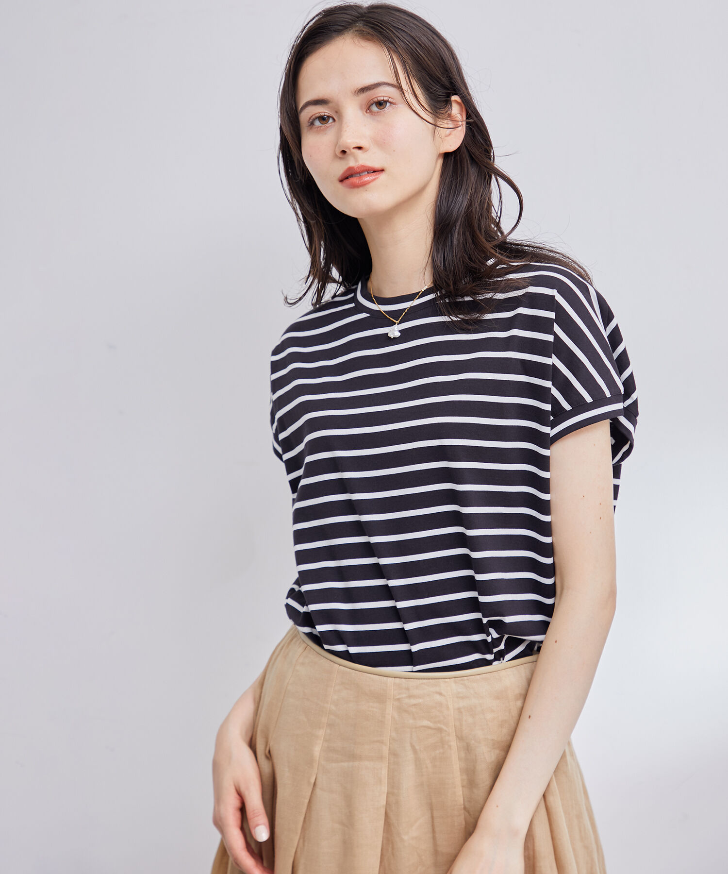 ROPE「【新色追加】【洗える】アームレットキャップスリーブTシャツ」|Tシャツ・カットソー|ブラック系(02)