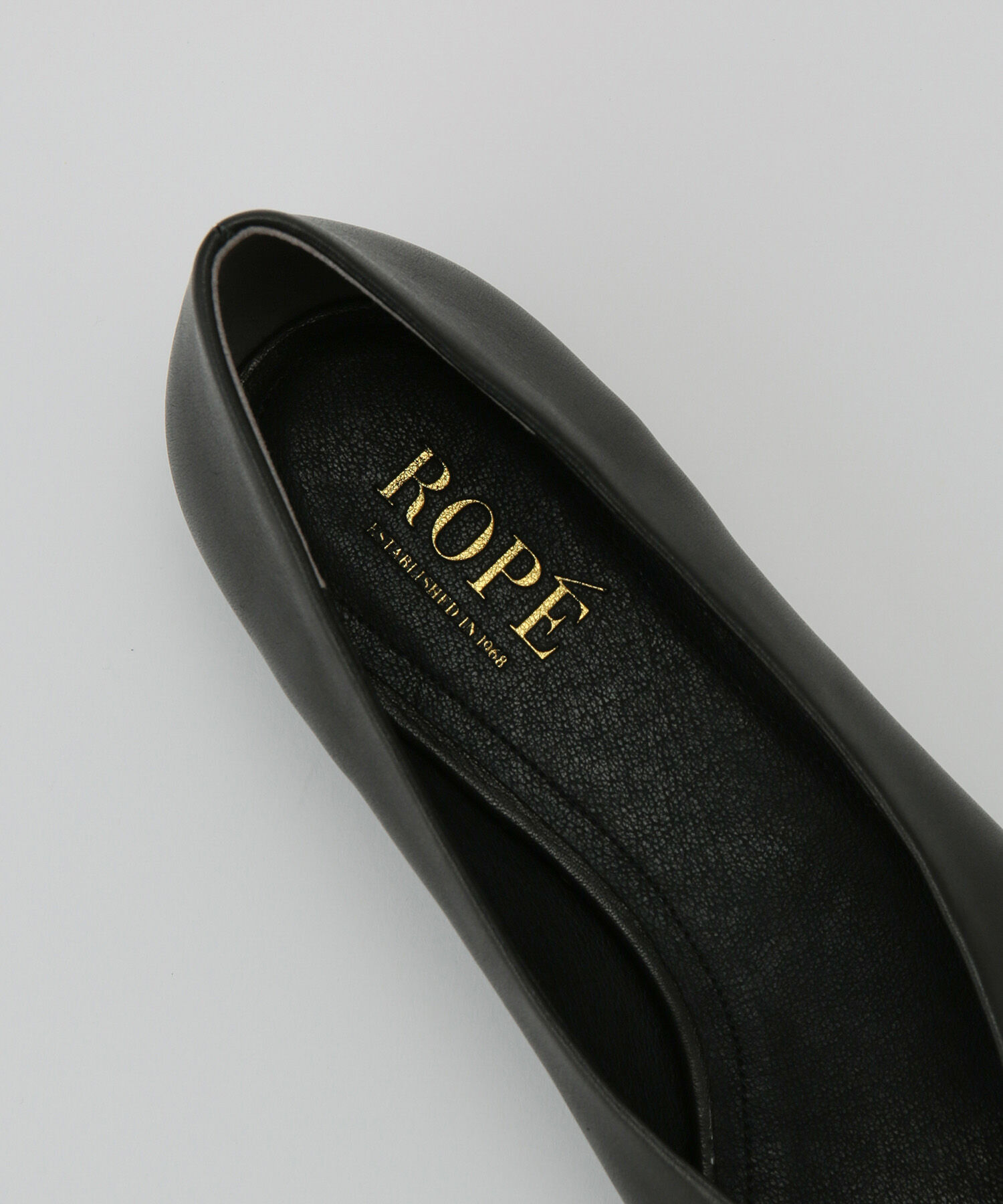 ROPE「【雑誌掲載】リアルレザーチェーンモチーフフラットパンプス」|パンプス|