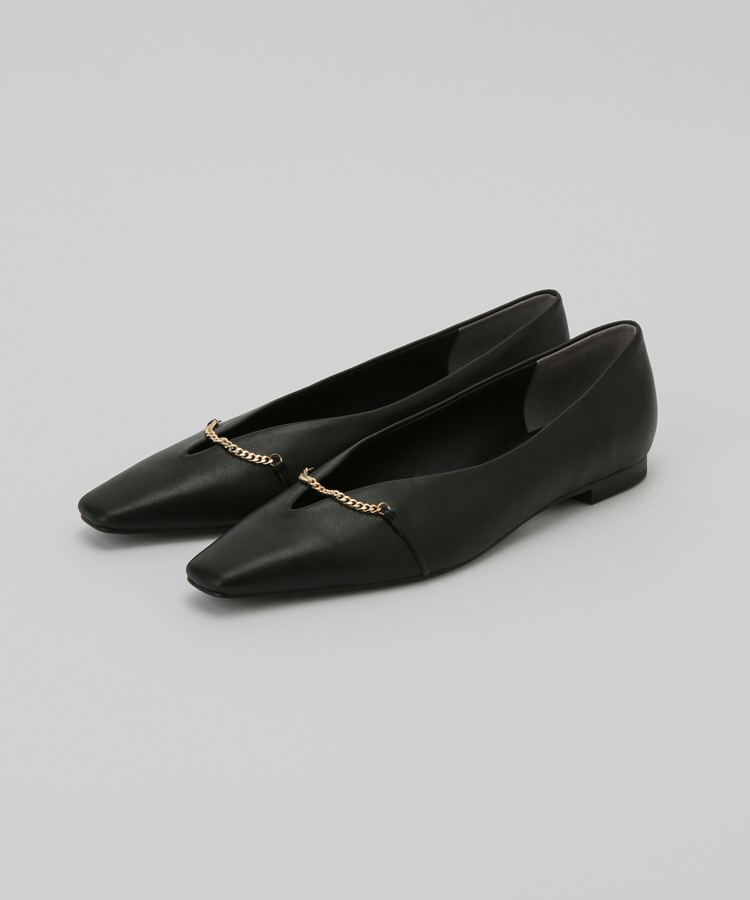 ROPE「【雑誌掲載】リアルレザーチェーンモチーフフラットパンプス」|パンプス|