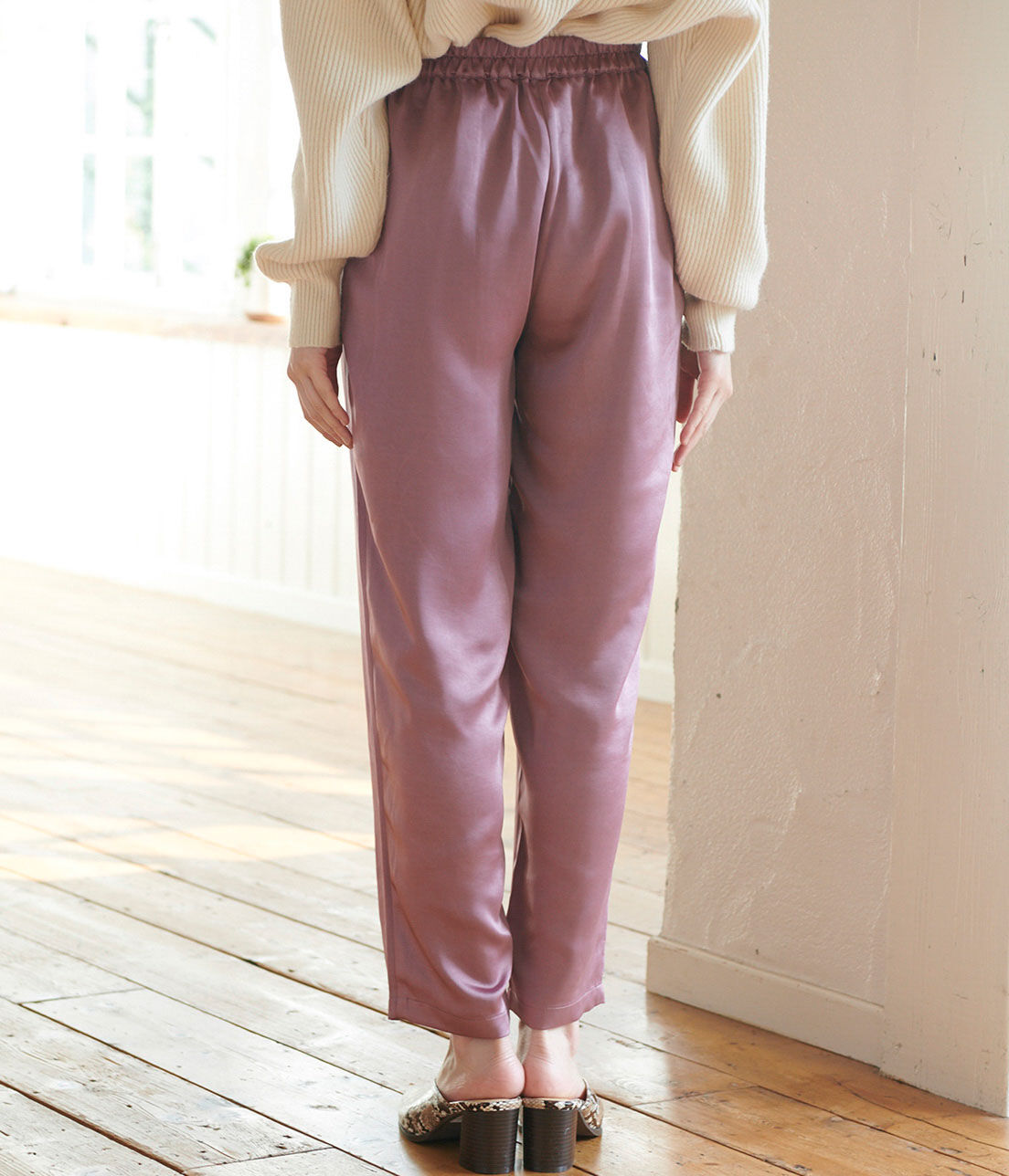 VIS「厚手サテンリラックステーパードパンツ」|その他|