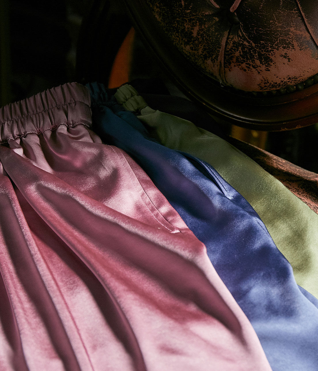 VIS「厚手サテンリラックステーパードパンツ」|その他|