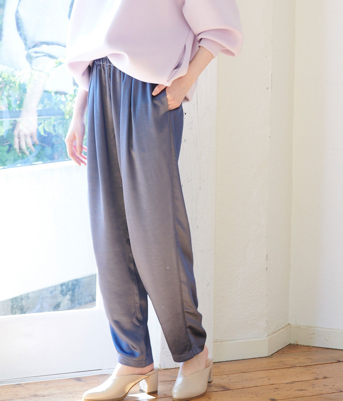 VIS「厚手サテンリラックステーパードパンツ」|その他|サックス(48)