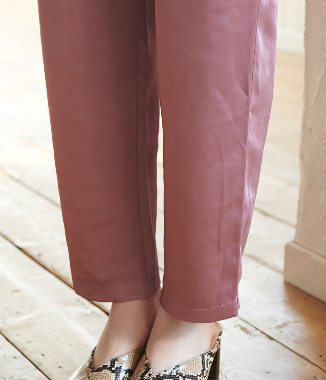 VIS「厚手サテンリラックステーパードパンツ」|その他|