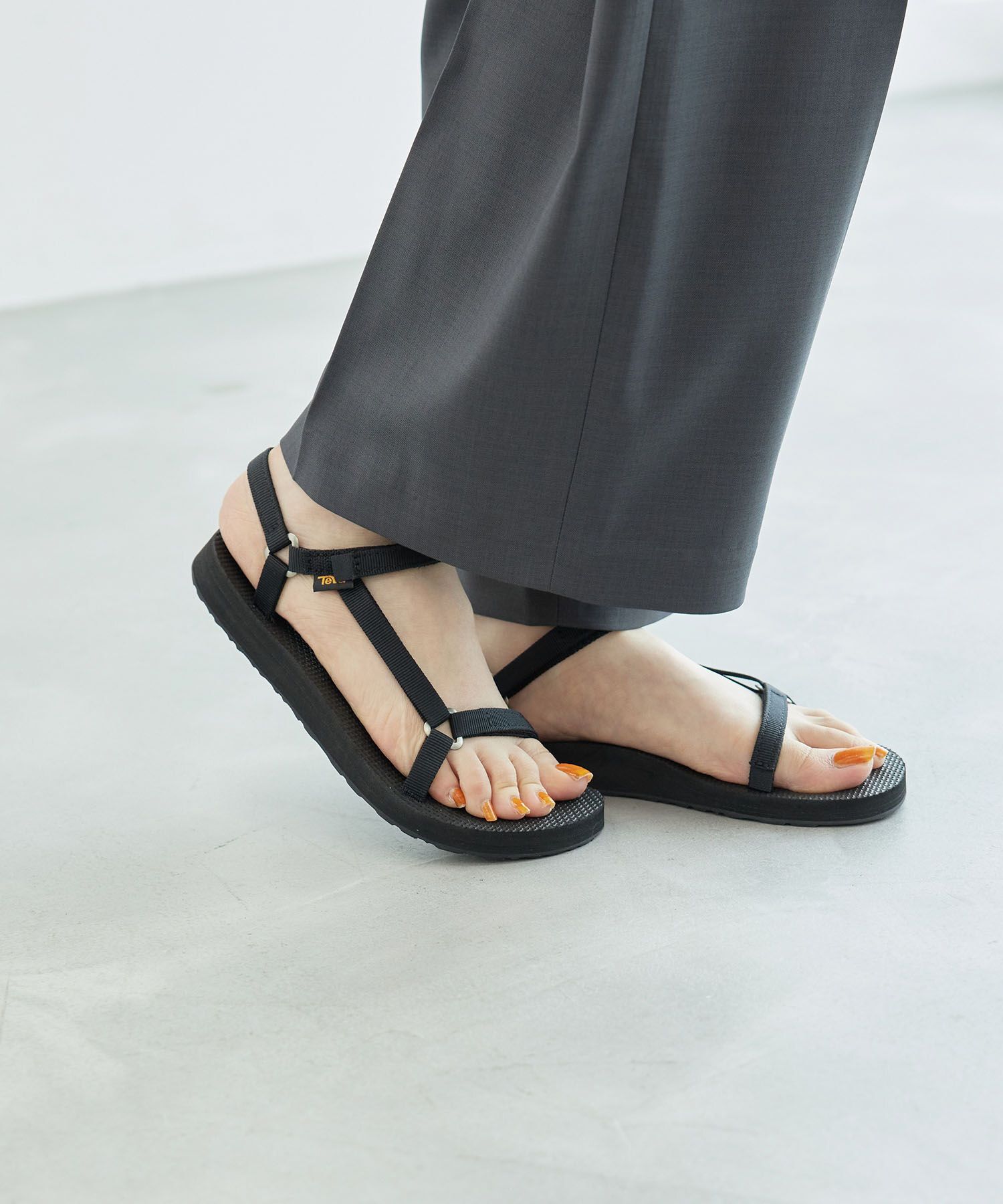 ROPE PICNIC PASSAGE「【一部店舗限定】【Teva/テバ】W ORIGINAL UNIVERSAL SLIM」|サンダル|ブラック(01)