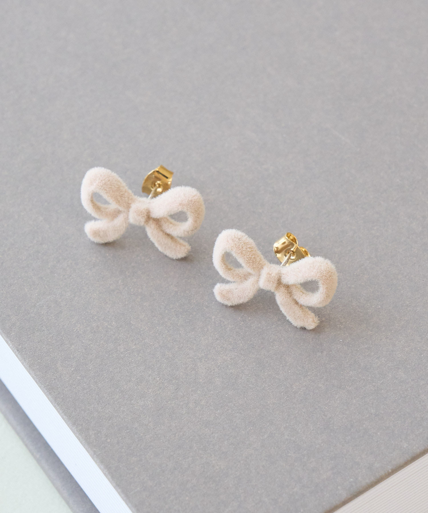 ROPE PICNIC PASSAGE「フロッキーリボンピアス」|ピアス|ベージュ系(28)