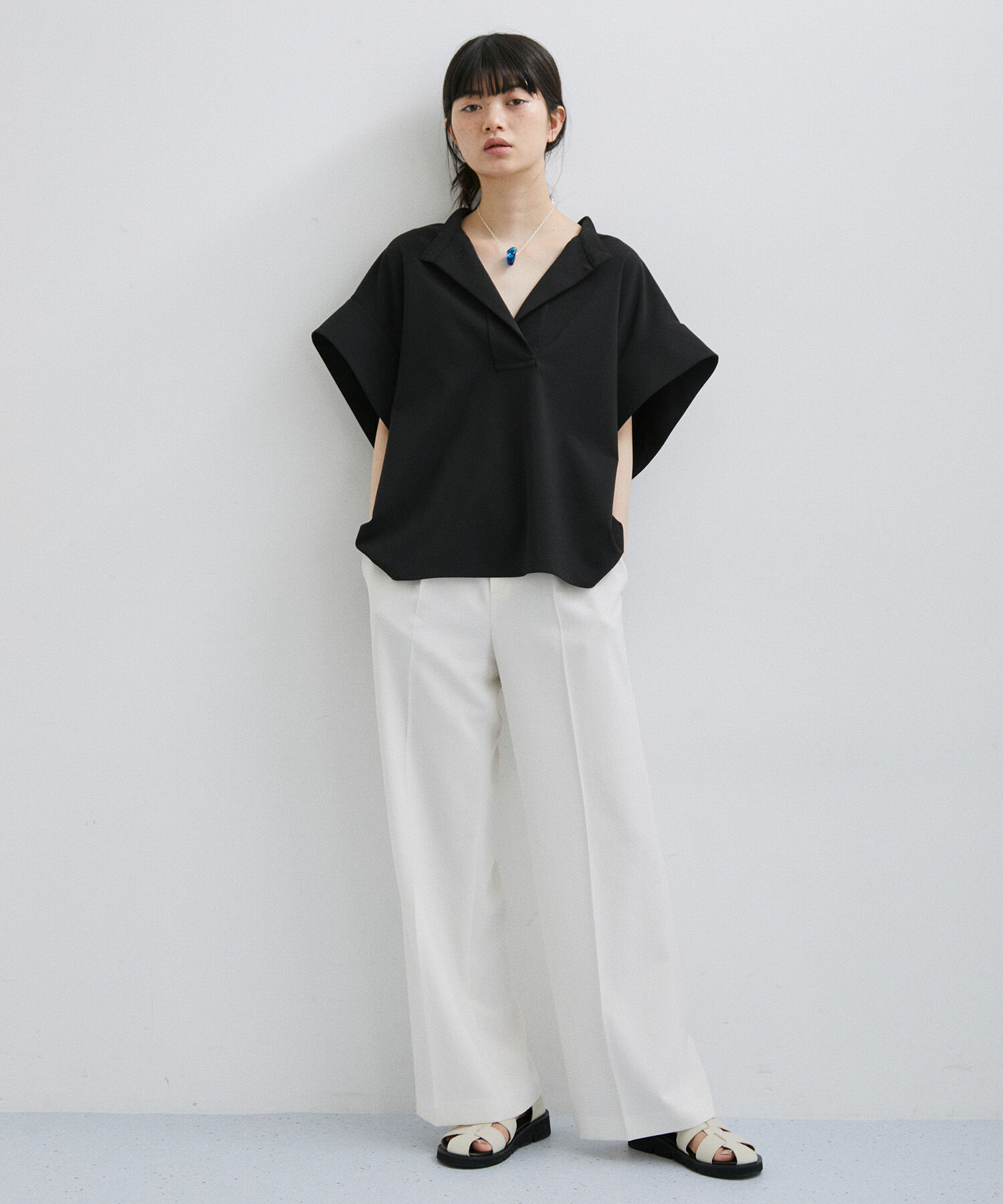 ADAM ET ROPE'「【サステナブル・セットアップ対応】フォルムバンドカラーシャツ」|シャツ・ブラウス|