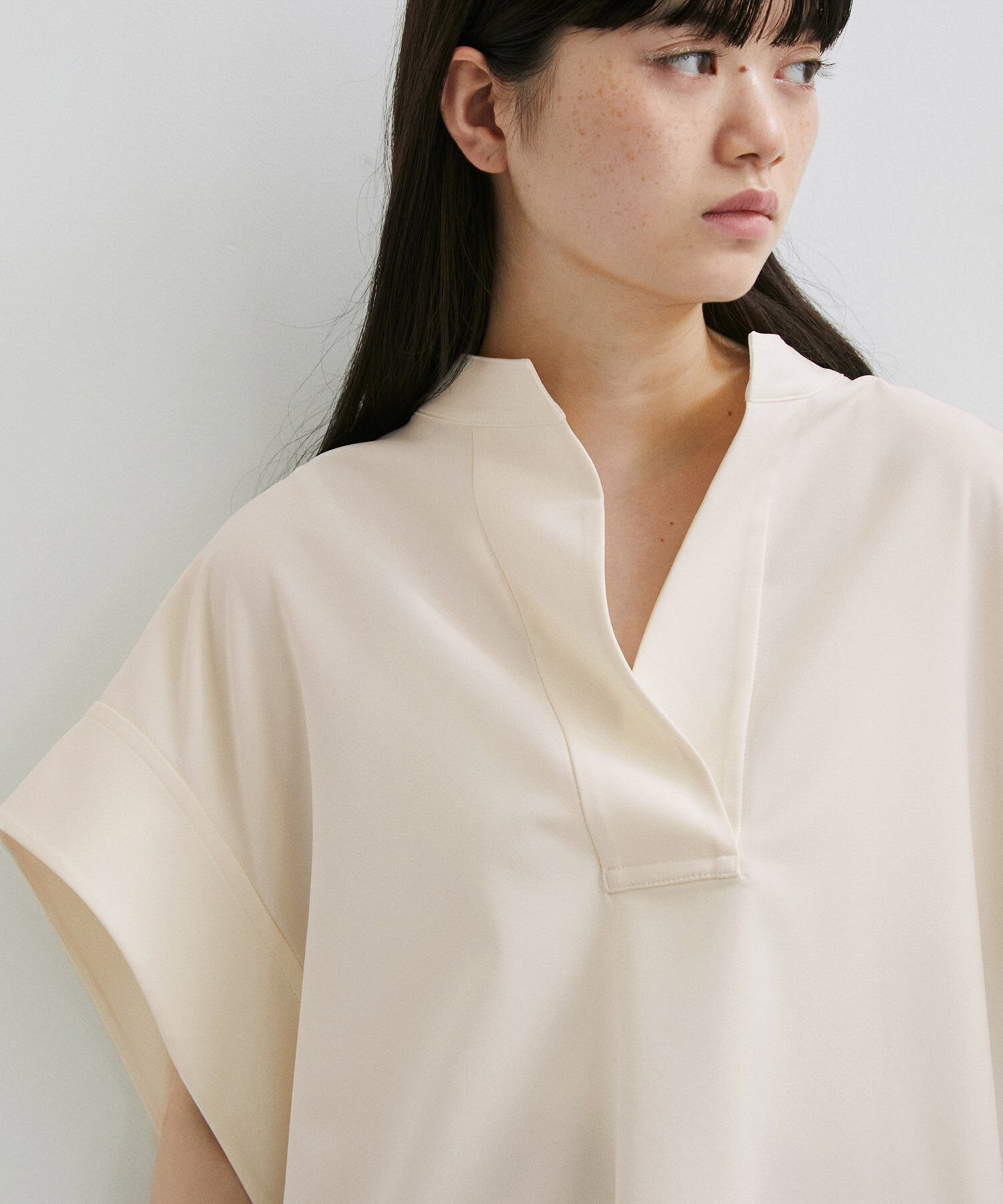 ADAM ET ROPE'「【サステナブル・セットアップ対応】フォルムバンドカラーシャツ」|シャツ・ブラウス|