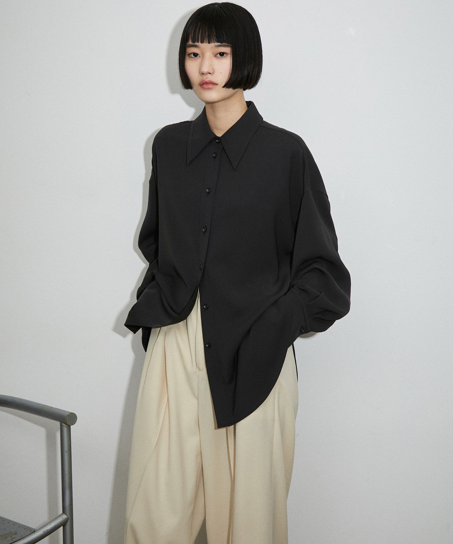 ADAM ET ROPE'「【サステナブル】ドレープオーバーシャツ」|シャツ・ブラウス|ブラック(01)