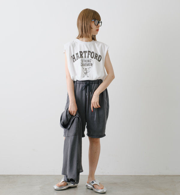  「【WHIMSIC/新色追加】ロゴプリントスリーブレスTシャツ」|キャミソール|