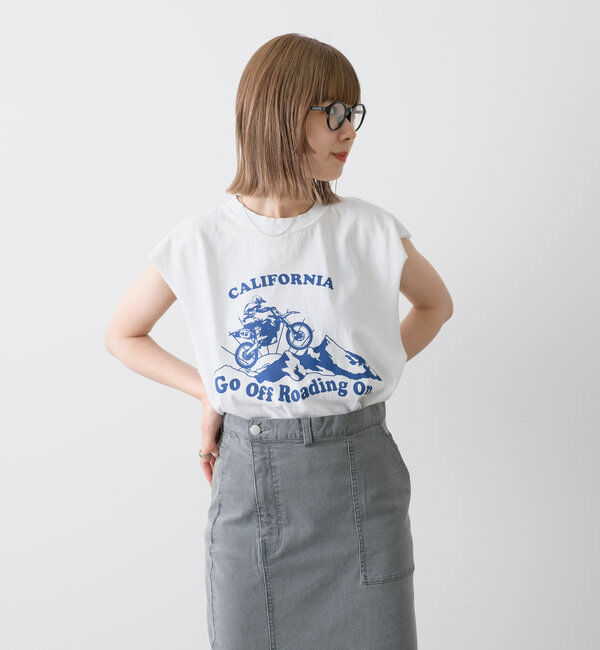  「【WHIMSIC/新色追加】ロゴプリントスリーブレスTシャツ」|キャミソール|