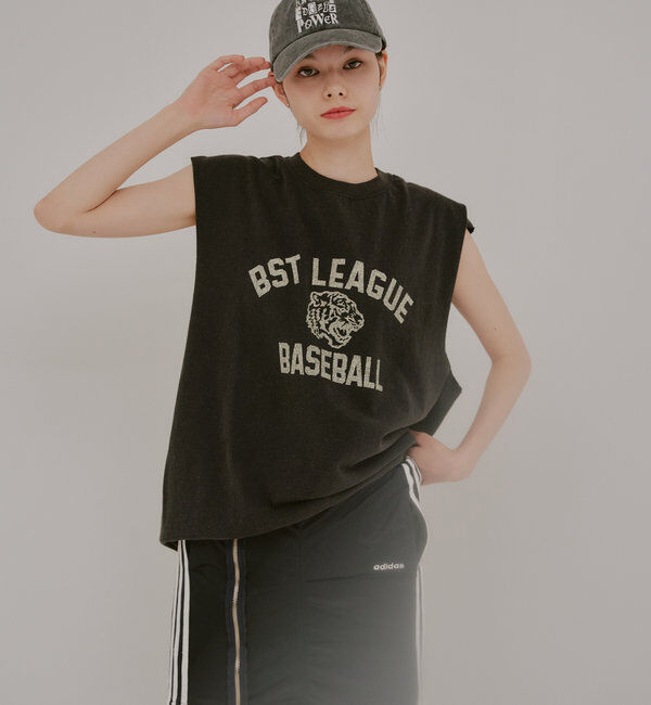  「【WHIMSIC/新色追加】ロゴプリントスリーブレスTシャツ」|キャミソール|