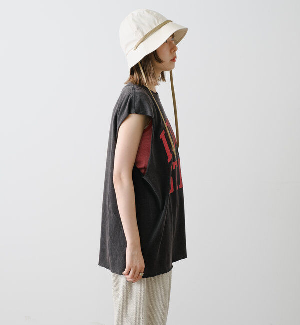  「【WHIMSIC/新色追加】ロゴプリントスリーブレスTシャツ」|キャミソール|