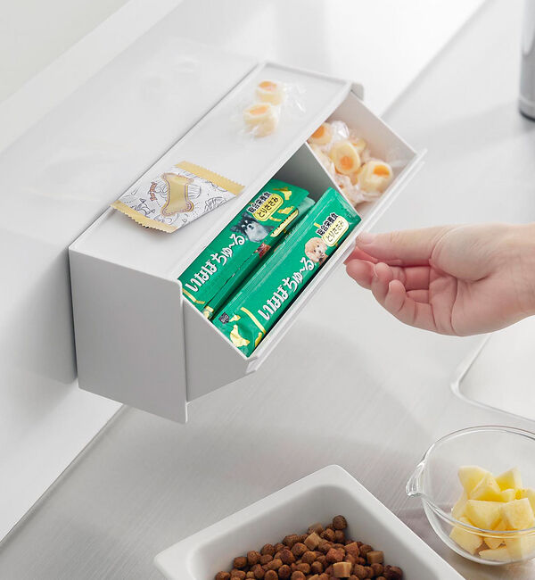 collex「【tower】 マグネットペットおやつ収納ケース  磁石で簡単取り付け コンパク」|食器・キッチングッズ|