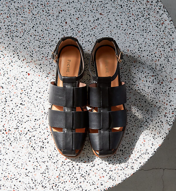 AU BANNISTER「グルカサンダル」|サンダル|ブラック