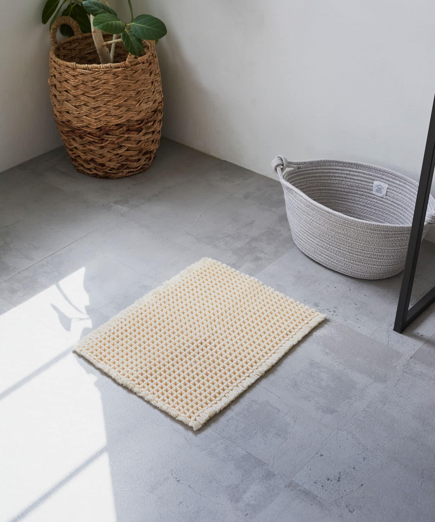 URBAN RESEARCH DOORS「『洗濯可』calmland　瞬乾ワッフルバスマット」|クッション・クッションカバー|