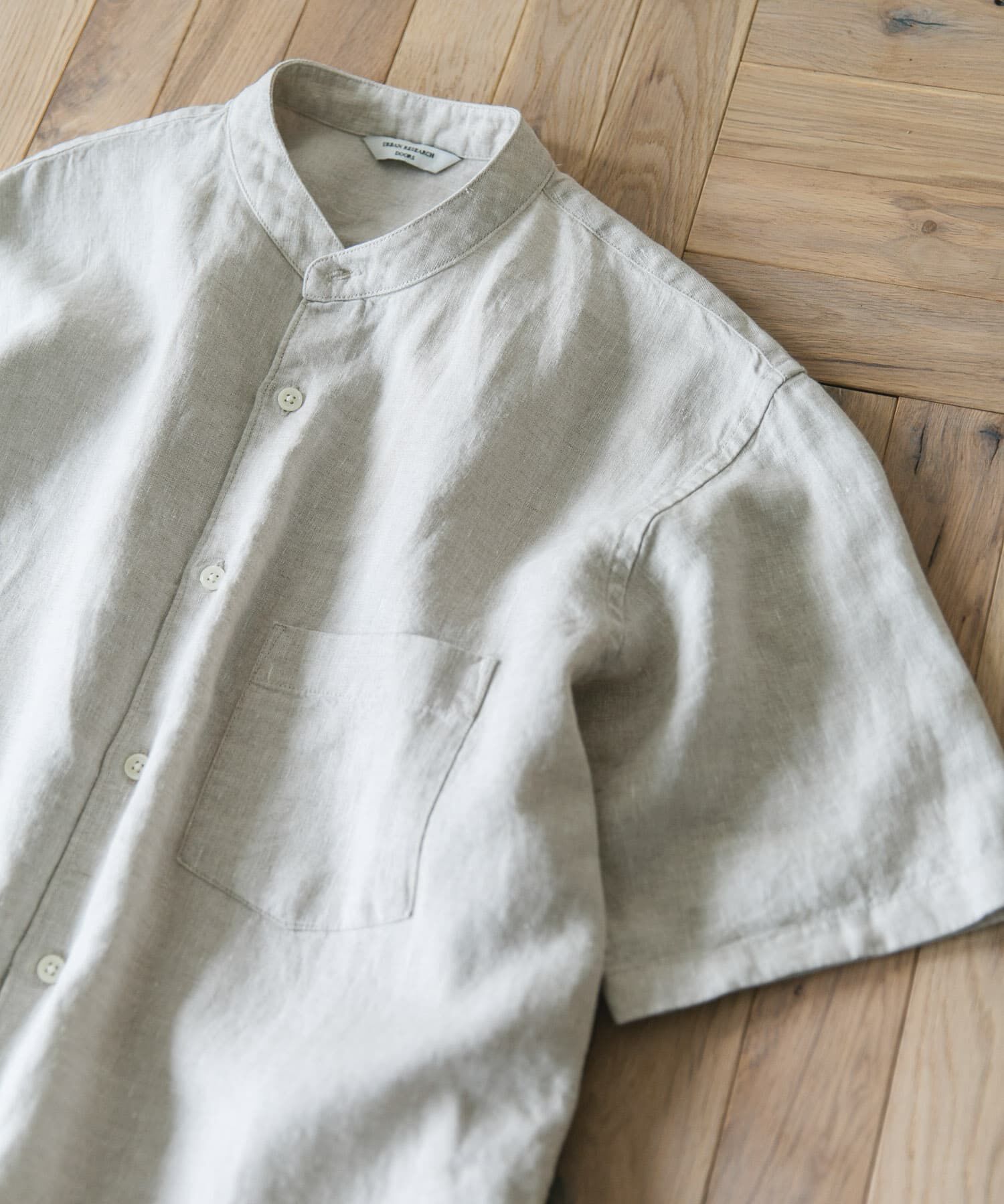 URBAN RESEARCH DOORS「『XLｻｲｽﾞ/WEB限定』ｼﾙｹｯﾄﾘﾈﾝ ﾊﾞﾝﾄﾞｶﾗｰｼｮｰﾄｽﾘｰ」|シャツ・ブラウス|アイボリー