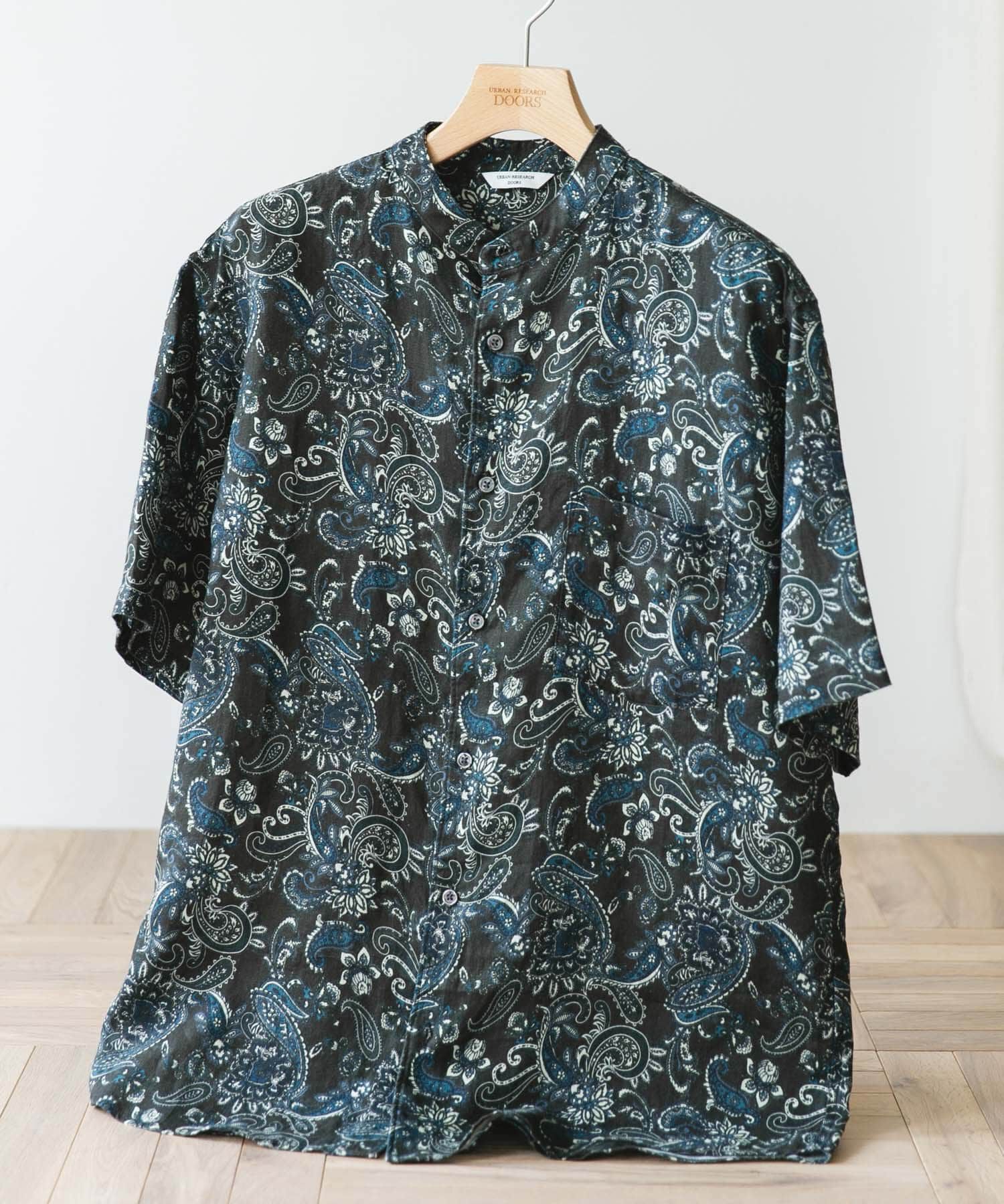 URBAN RESEARCH DOORS「『XLｻｲｽﾞ/WEB限定』ｼﾙｹｯﾄﾘﾈﾝ ﾊﾞﾝﾄﾞｶﾗｰｼｮｰﾄｽﾘｰ」|シャツ・ブラウス|