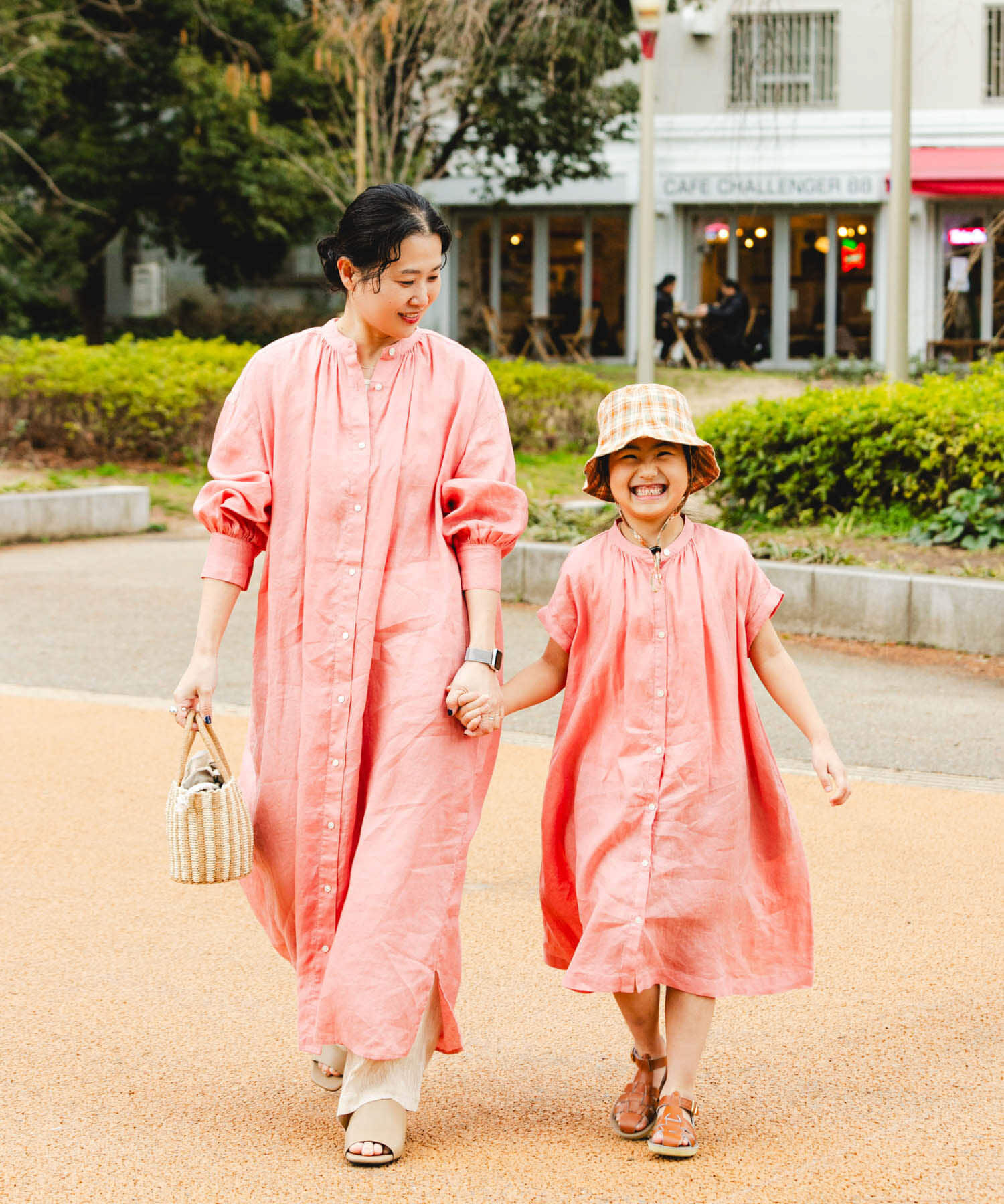 URBAN RESEARCH DOORS「『親子リンク』リネンギャザーワンピース(KIDS)」|ワンピース|ピンク