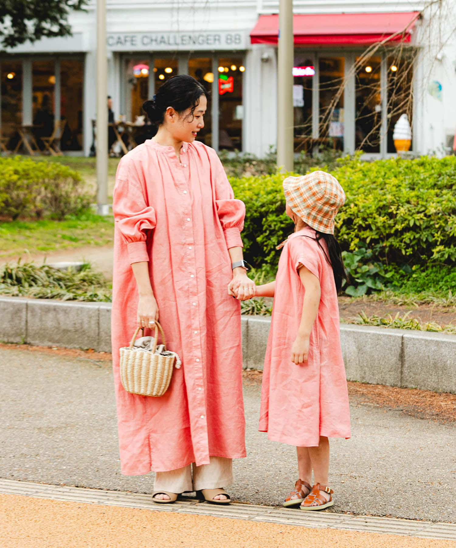 URBAN RESEARCH DOORS「『親子リンク』リネンギャザーワンピース(KIDS)」|ワンピース|