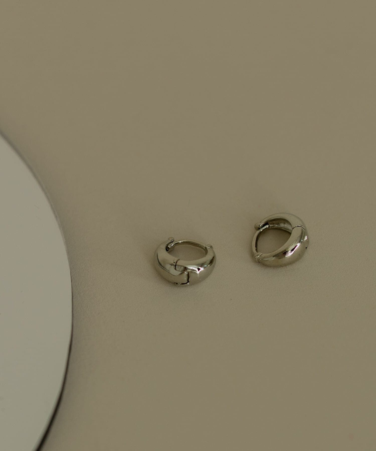 SMELLY「ミニドロップワンタッチピアス」|ピアス|シルバー