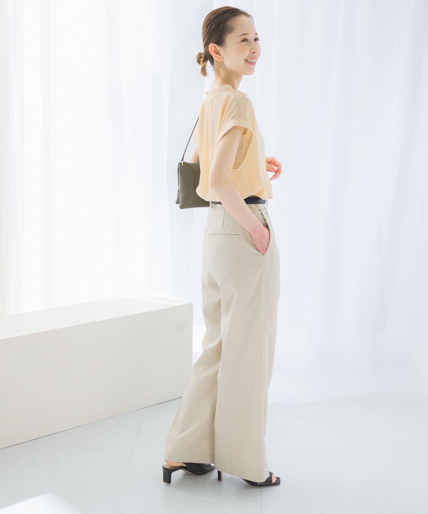 URBAN RESEARCH ROSSO「『WEB限定』シャーリングスキッパーブラウス」|シャツ・ブラウス|