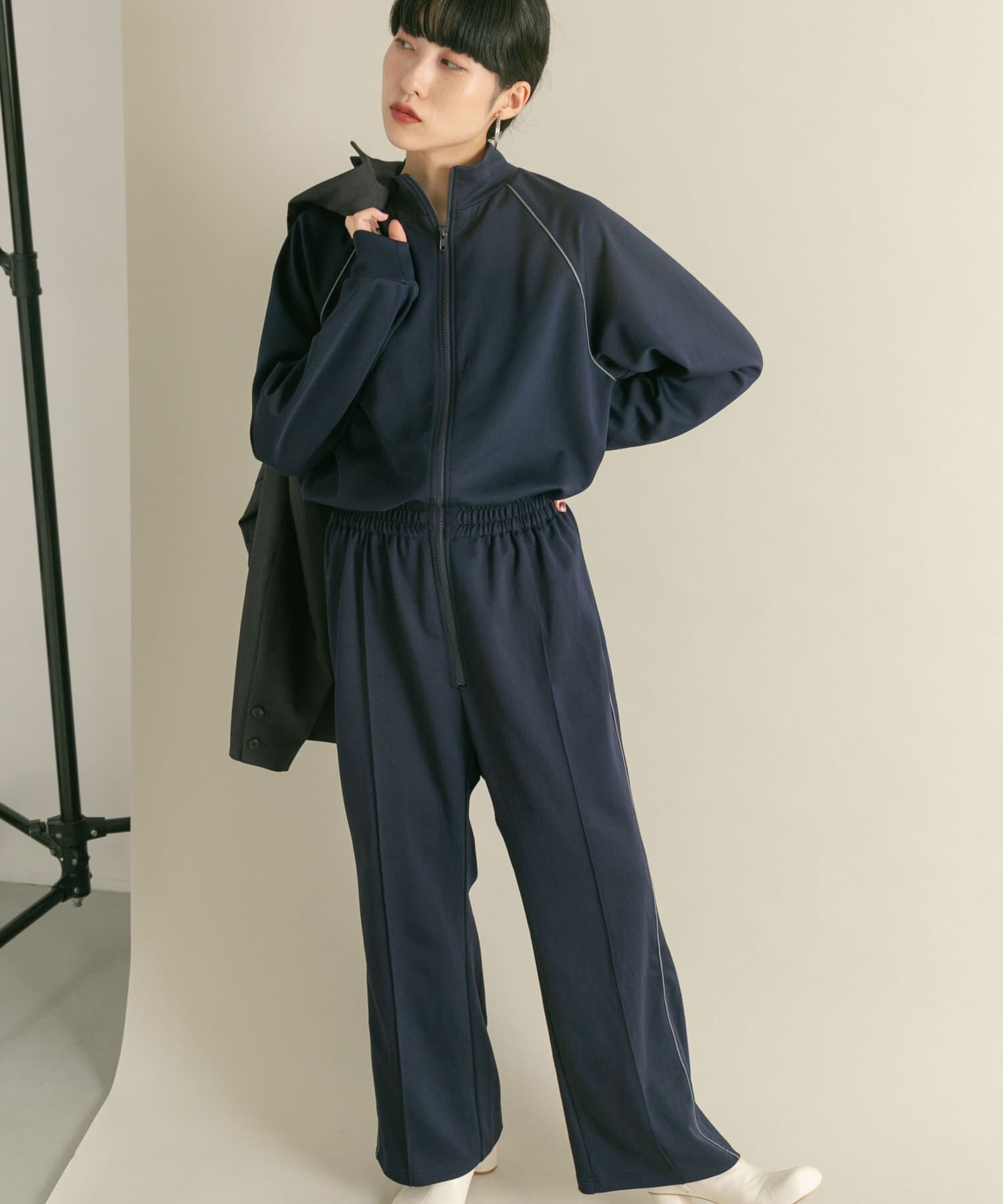  「トラックジャンプスーツ」|スカート|