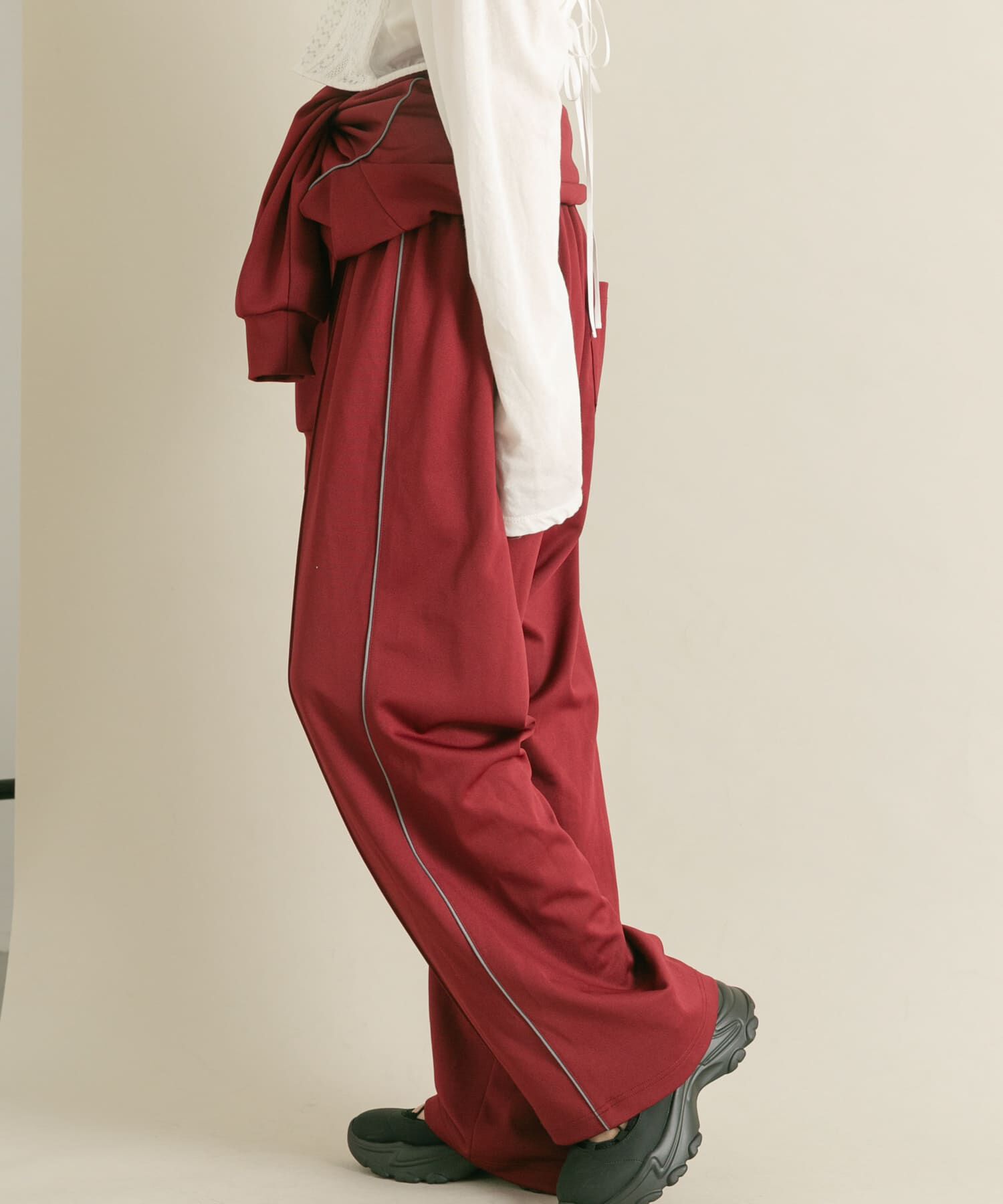  「トラックジャンプスーツ」|スカート|