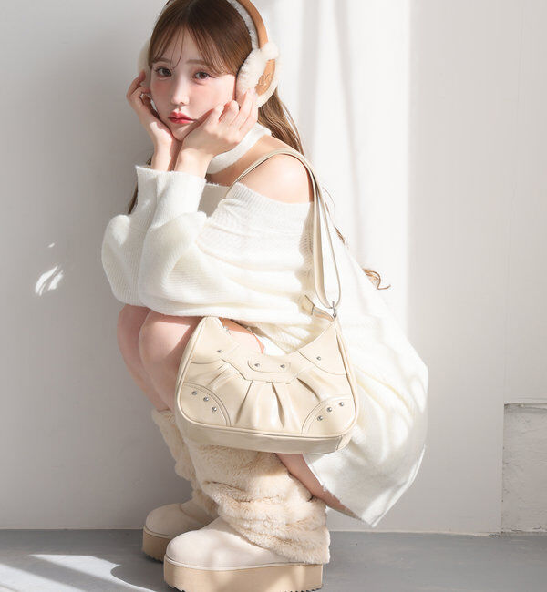  「スタッズ付きシャーリングホーボーバッグ」|ショルダー・メッセンジャー|