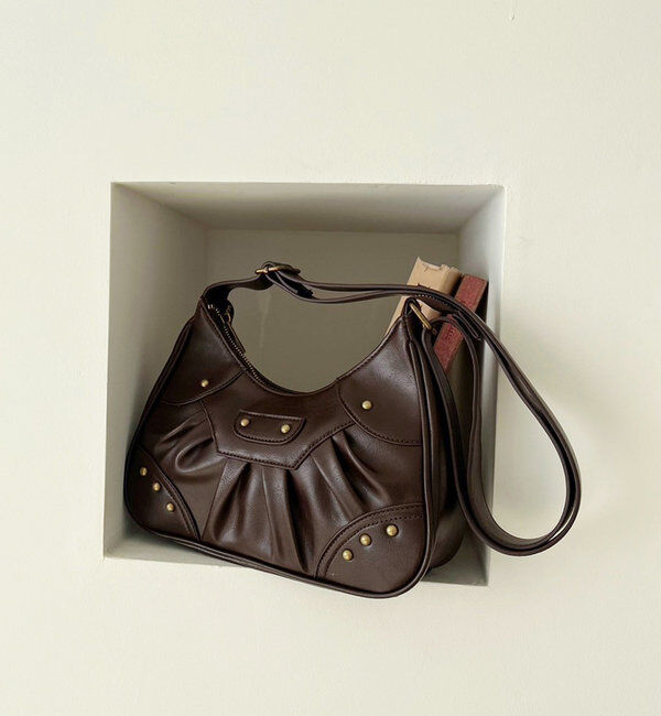  「スタッズ付きシャーリングホーボーバッグ」|ショルダー・メッセンジャー|