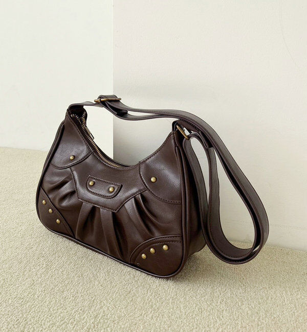  「スタッズ付きシャーリングホーボーバッグ」|ショルダー・メッセンジャー|