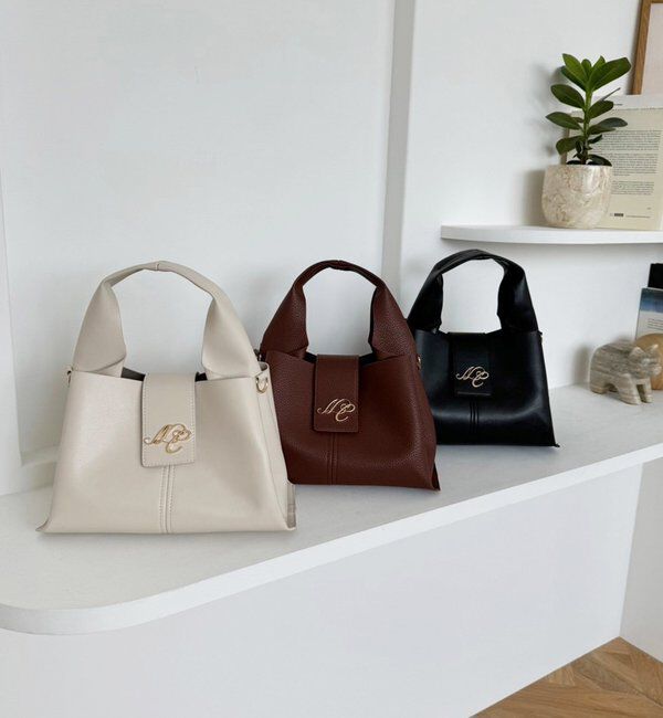  「【リバイバル】エンブレム付きトライアングルバッグ」|ショルダー・メッセンジャー|