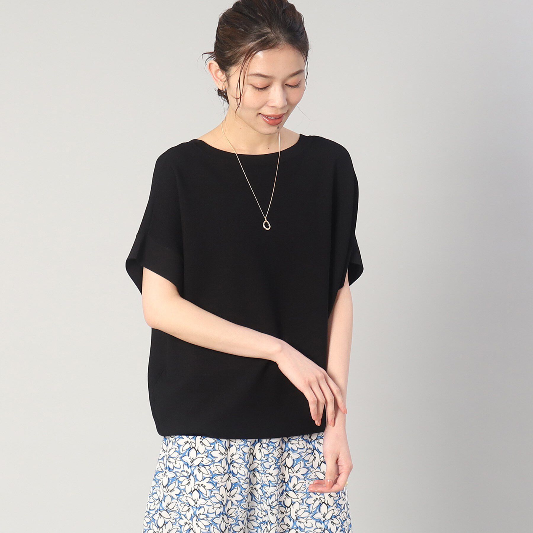 UNTITLED「【大人気のベストセラーアイテム！／洗える】前後2WAY レーヨンストレッチニット」|ニット・セーター|ブラック(019)