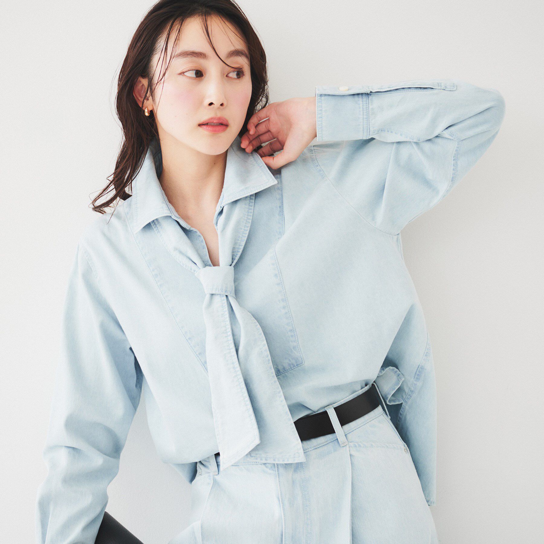 UNTITLED「ボウタイ付きデニムシャツ」|シャツ・ブラウス|サックスブルー(09