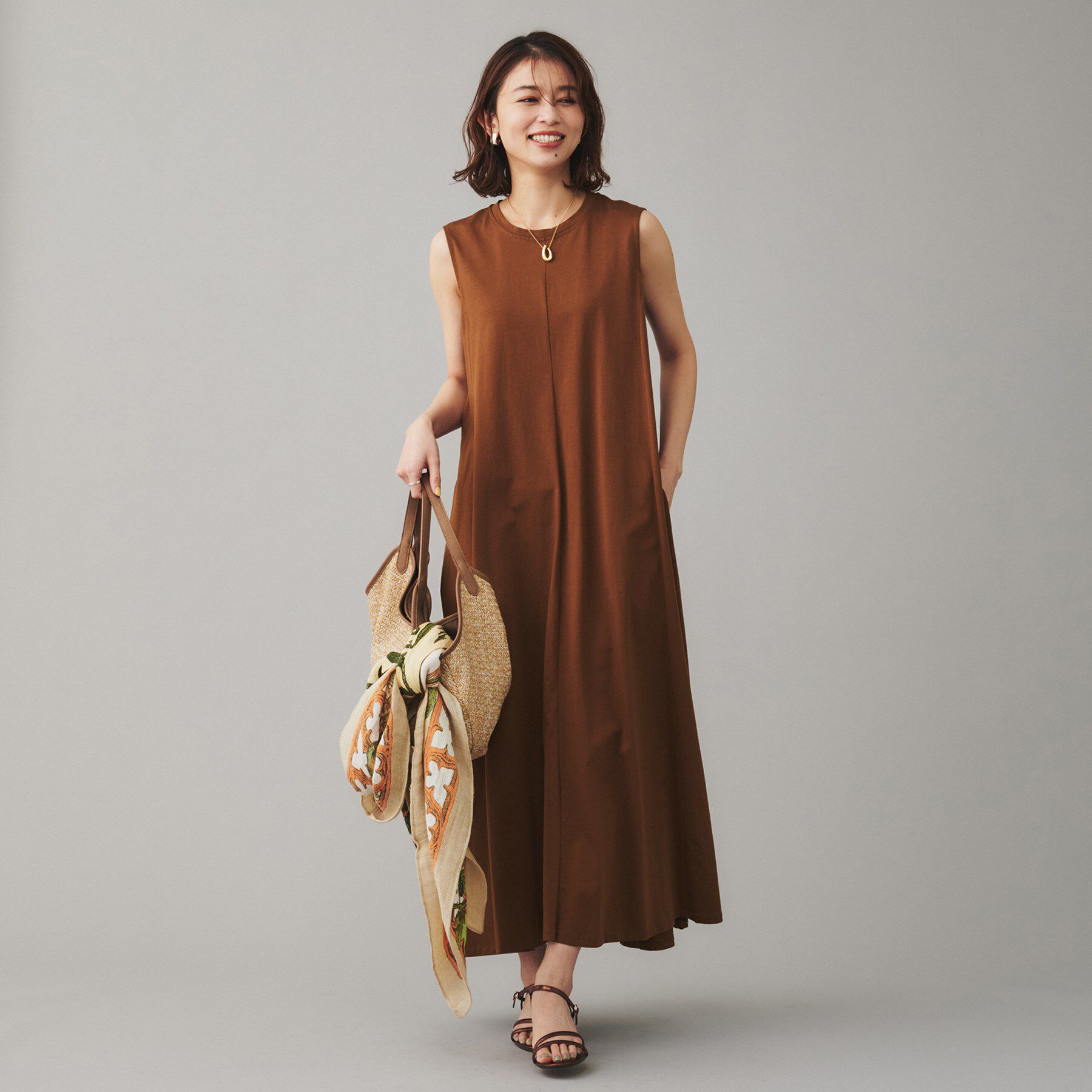 UNTITLED「【Audrey and John Wad】クルーネックノースリーブフレアワンピース」|ワンピース|