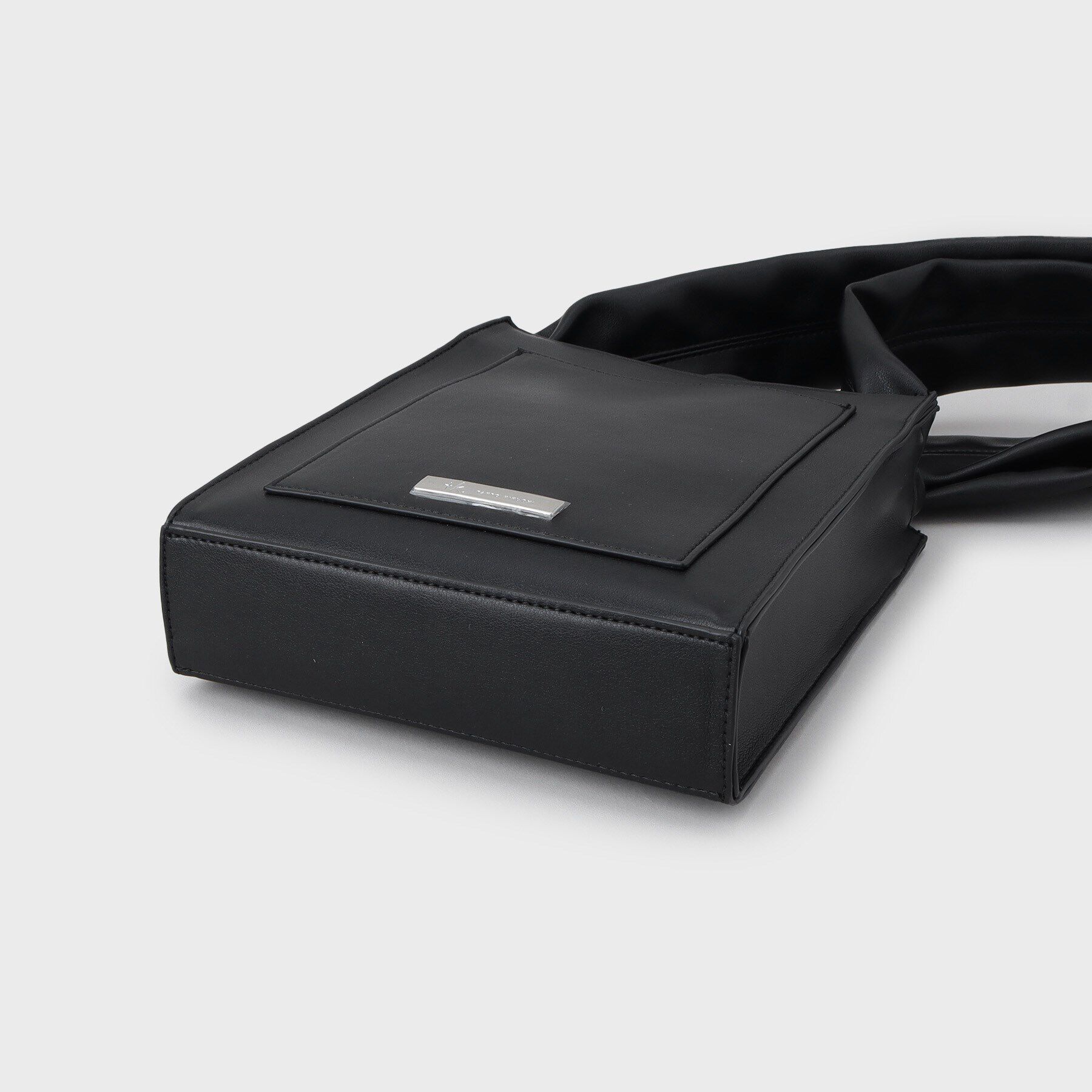 tk.TAKEO KIKUCHI「プレートドロストショルダーバッグ」|ショルダー・メッセンジャー|