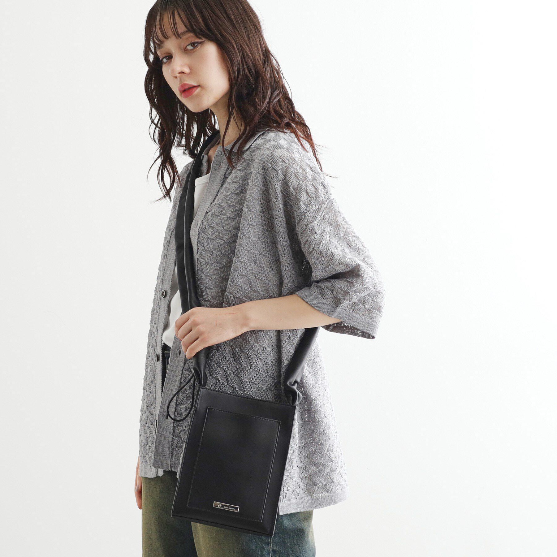 tk.TAKEO KIKUCHI「プレートドロストショルダーバッグ」|ショルダー・メッセンジャー|ブラック(019)