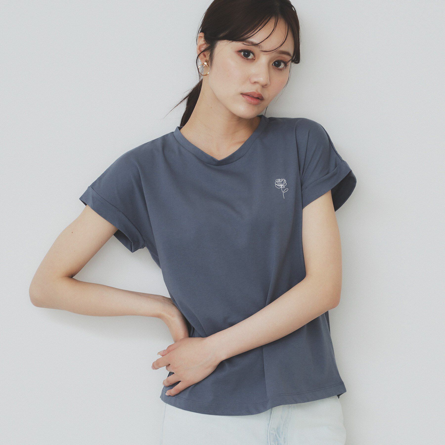 index「《6色展開/S-3Lサイズ》フラワー刺繍Tシャツ【汗ジミ防止/吸水速乾/接触冷感/UVケア/洗濯機洗」|Tシャツ・カットソー|