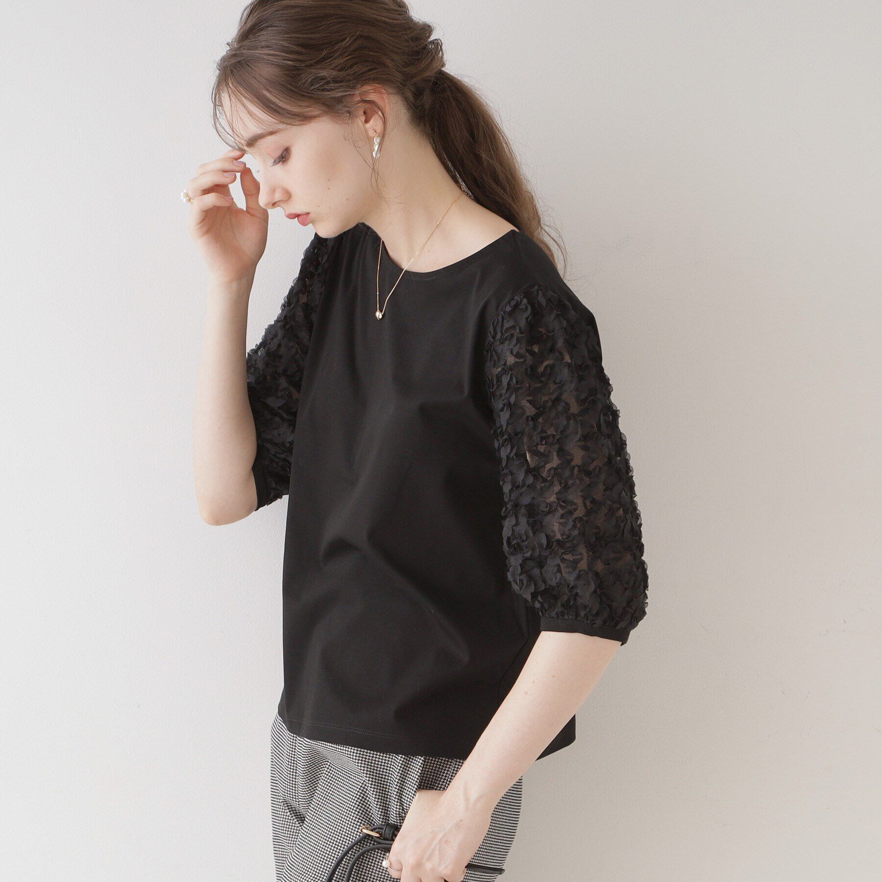 Couture broach「【二の腕カバー】シフォンエンブロチュール袖カットソー」|Tシャツ・カットソー|