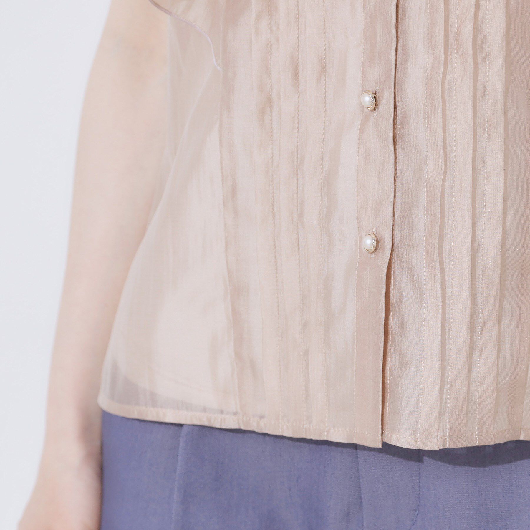 Couture broach「【洗える・オシャレな透け感】タックデザインフレア袖シアーブラウス」|シャツ・ブラウス|