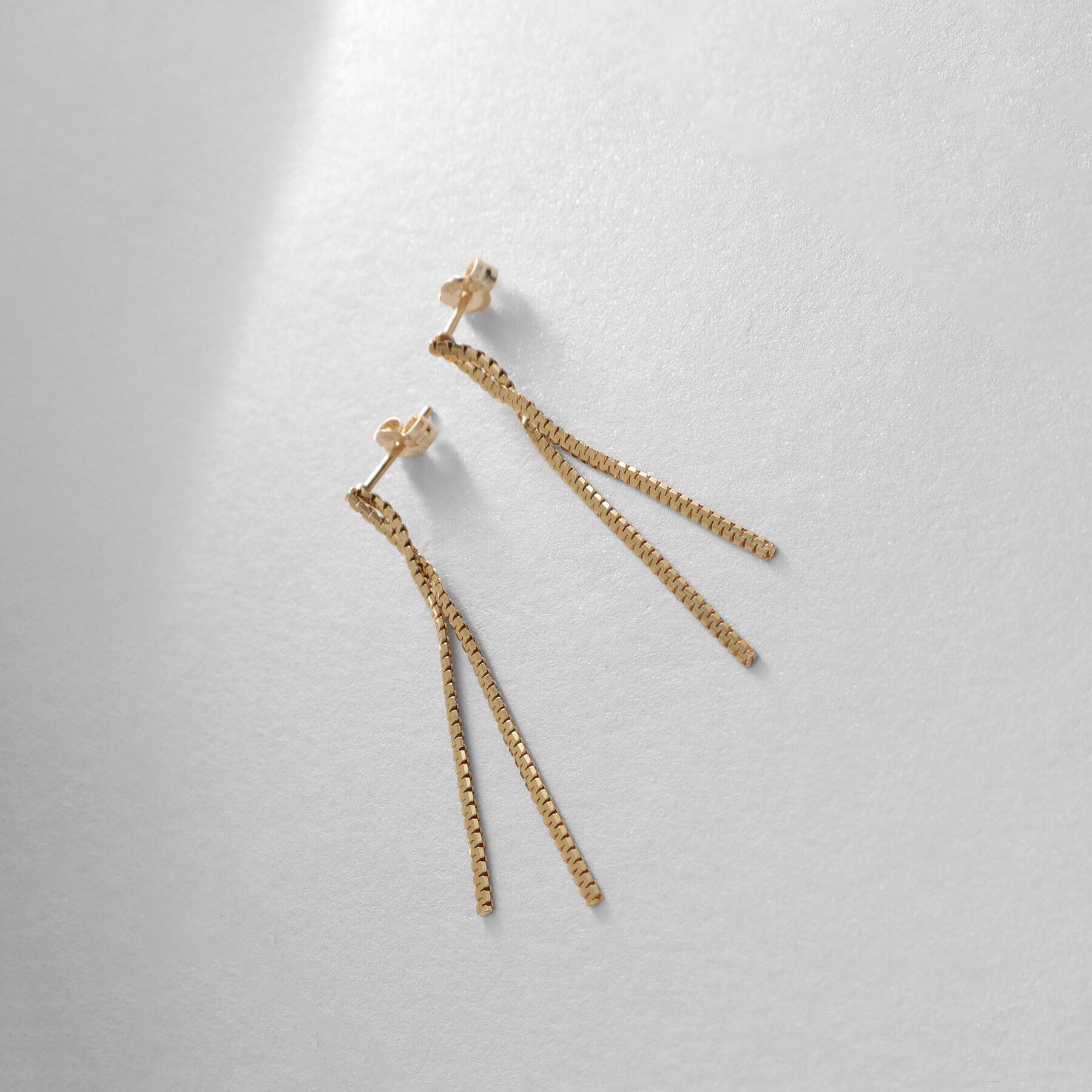 COCOSHNIK「K10ベネチアンフラットツイスト スタッドピアス」|ピアス|