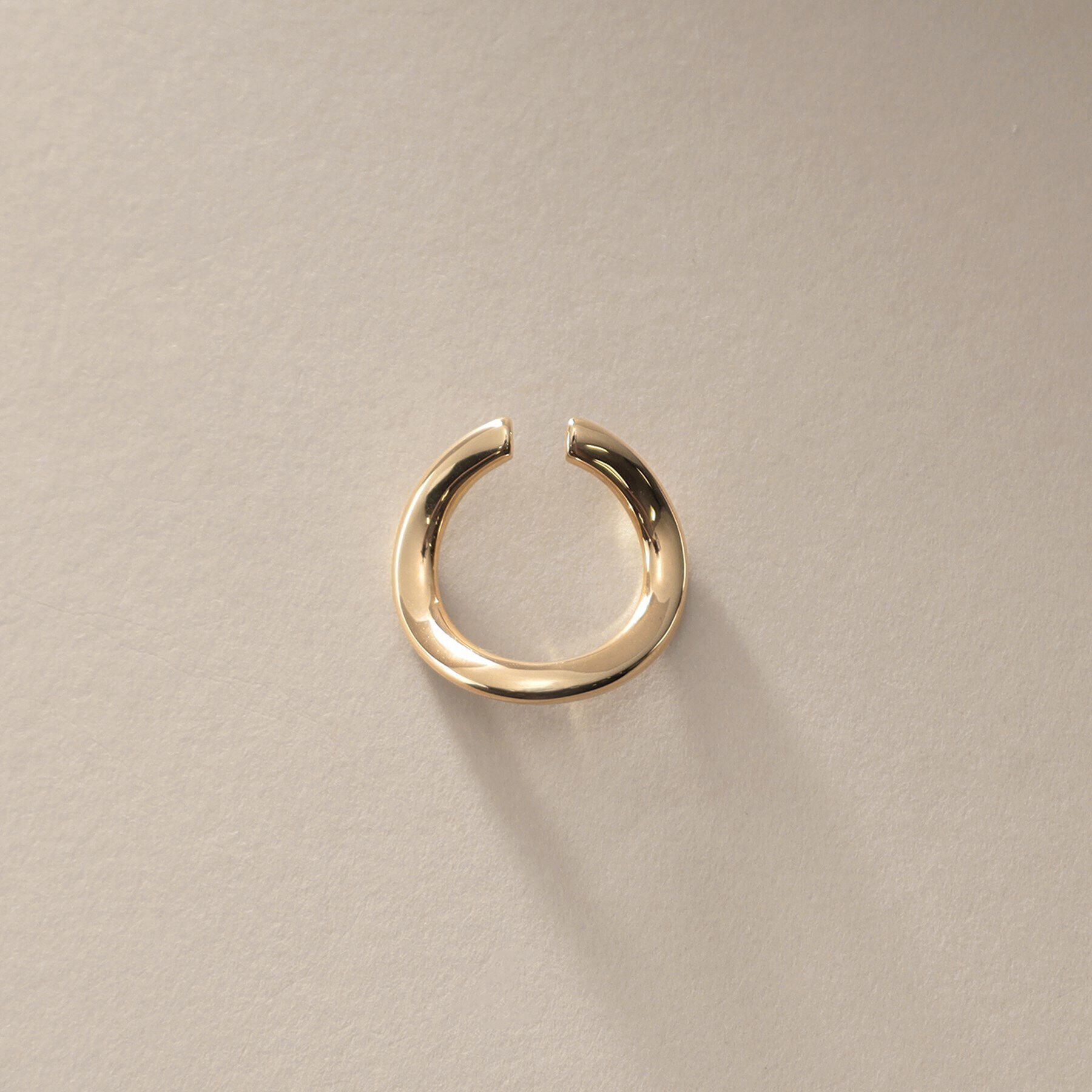 COCOSHNIK「K10Sライン イヤーカフ小」|イヤリング|